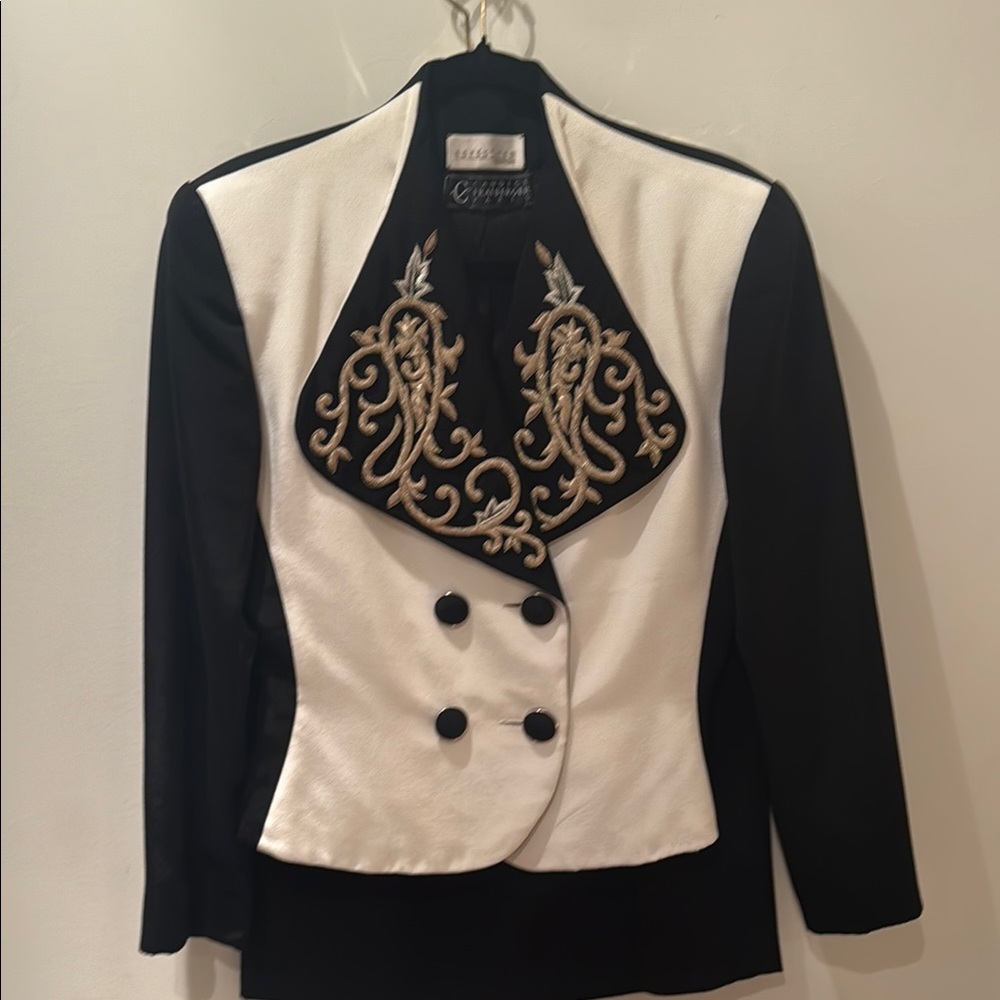VINTAGE Candice Fraiberger Paris by Nordstrom Couture Blazer/skirt suit.
Size 8.
